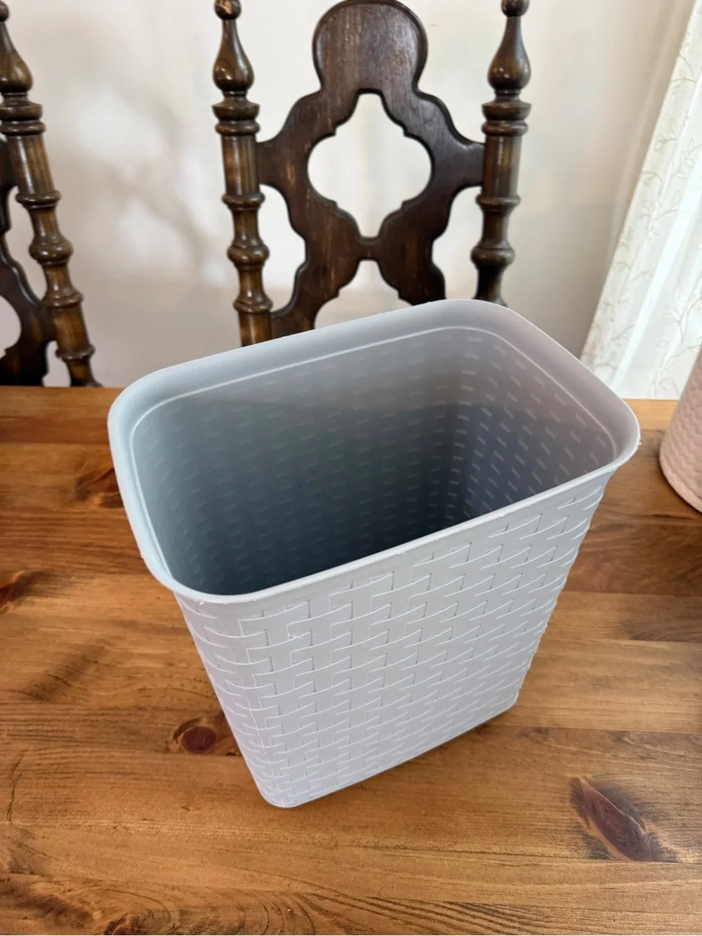 White Woven-Texture Trash Bin for Home Sterilite 3.4 Gal
